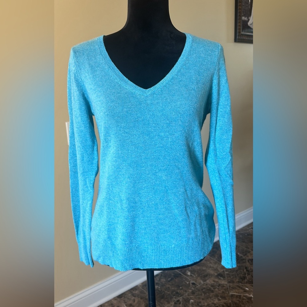 EUC ANN TAYLOR Cashmere sweater Medium